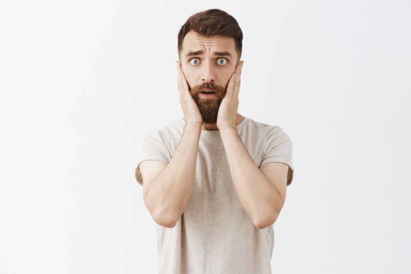 Man panicked after losing his dental veneer